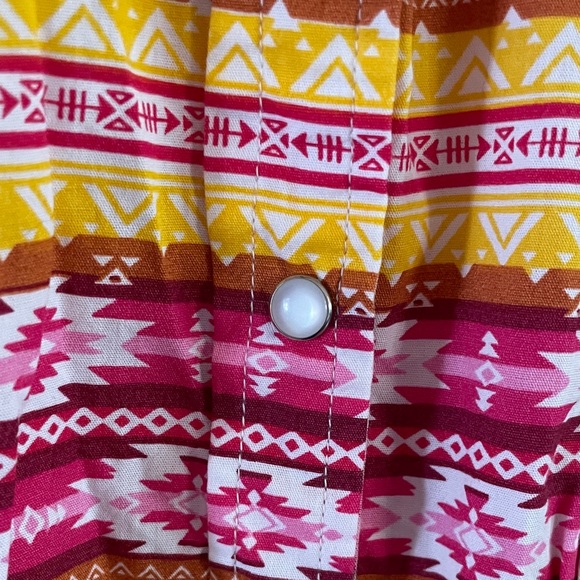 100% cotton Women's Sleeveless pearl snap Button-Down Shirt - Pink and Yellow - Picture 4 of 5